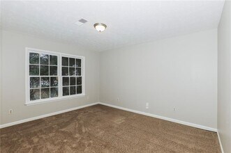 6682 Chupp Rd in Lithonia, GA - Building Photo - Building Photo