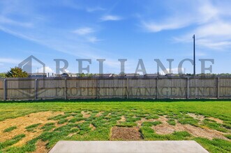 7309 E 34th St N in Wichita, KS - Foto de edificio - Building Photo