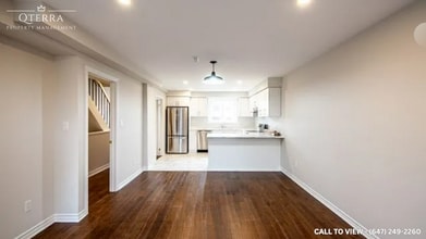 18 Darrell Av in Toronto, ON - Building Photo - Building Photo