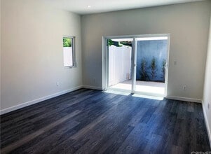 17217 Kittridge St in Van Nuys, CA - Building Photo - Building Photo