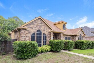 1145 Devonshire Dr in Desoto, TX - Building Photo - Building Photo