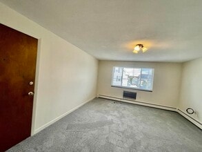 15 Clinton St in Waltham, MA - Building Photo - Building Photo