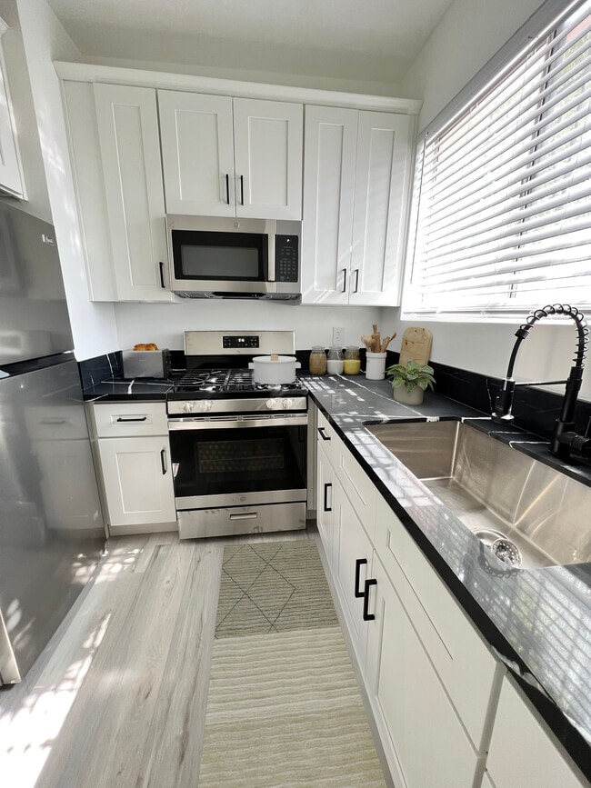 property at 6075 Franklin Ave