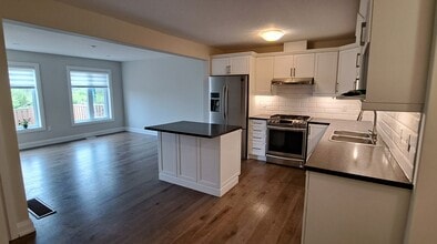 12 Winterton Crt in Orangeville, ON - Building Photo - Building Photo