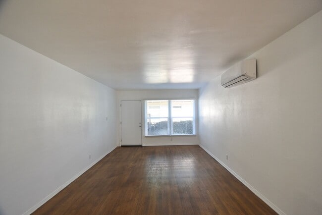 10919 Camarillo St in Los Angeles, CA - Building Photo - Building Photo