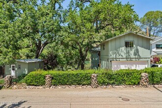 29311 S Lake Shore Dr in Agoura Hills, CA - Building Photo - Building Photo