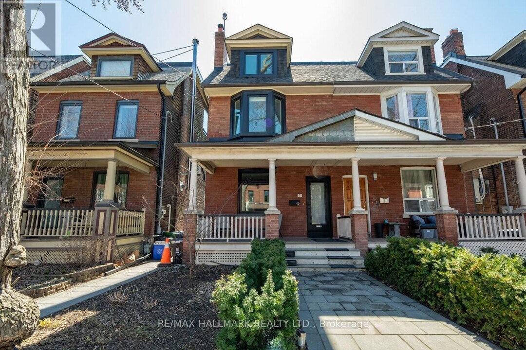 95 Victor Ave in Toronto, ON - Building Photo