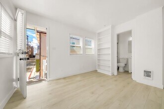 731 Zanzibar Ct, Unit #B in San Diego, CA - Foto de edificio - Building Photo