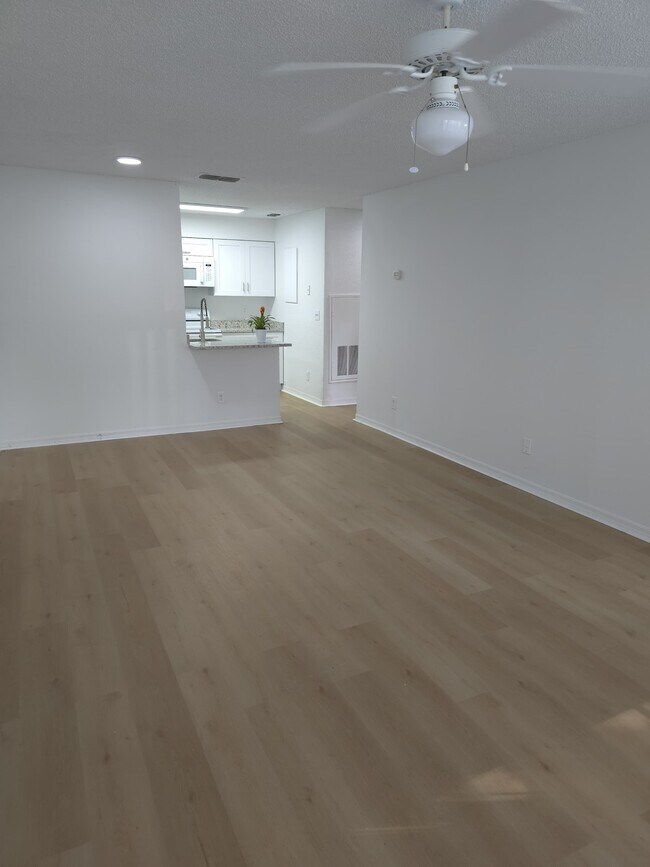 1063 S Hiawassee Rd in Orlando, FL - Building Photo - Building Photo