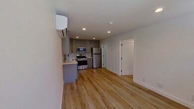 1896 N College Cir, Unit 1896 #A N. College Cir in Long Beach, CA - Building Photo - Building Photo