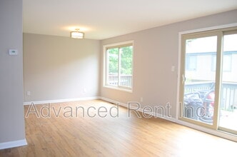 24 Dendron Ct in Parkville, MD - Foto de edificio - Building Photo