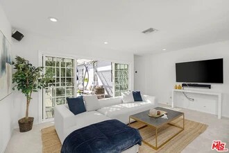 13220 Otsego St in Sherman Oaks, CA - Building Photo - Building Photo