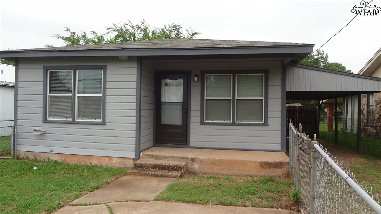 302 N Main St in Holliday, TX - Foto de edificio