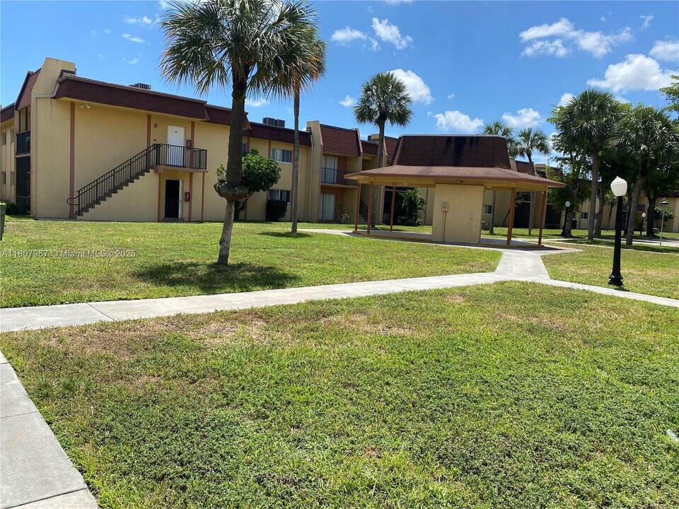 2840 NW 55th Ave in Lauderhill, FL - Building Photo