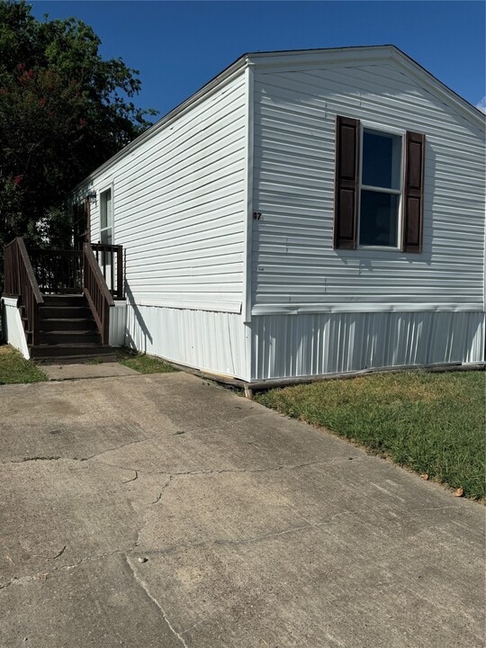 1938 Garden Rd in Pearland, TX - Building Photo