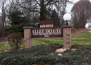 Ellet Deluxe in Akron, OH - Foto de edificio - Building Photo