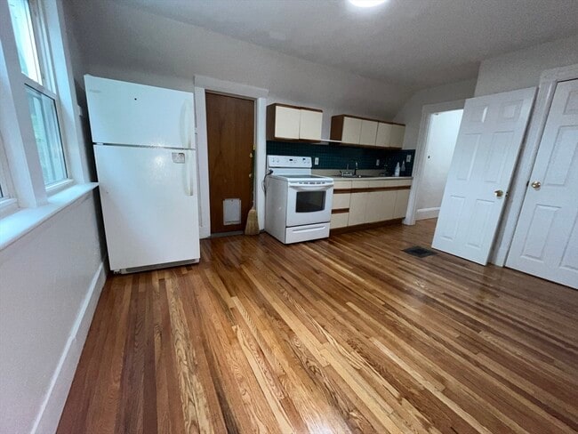 4 Usher Rd in Medford, MA - Building Photo - Building Photo