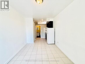 4L-672-676 SHEPPARD Ave in Toronto, ON - Building Photo - Building Photo