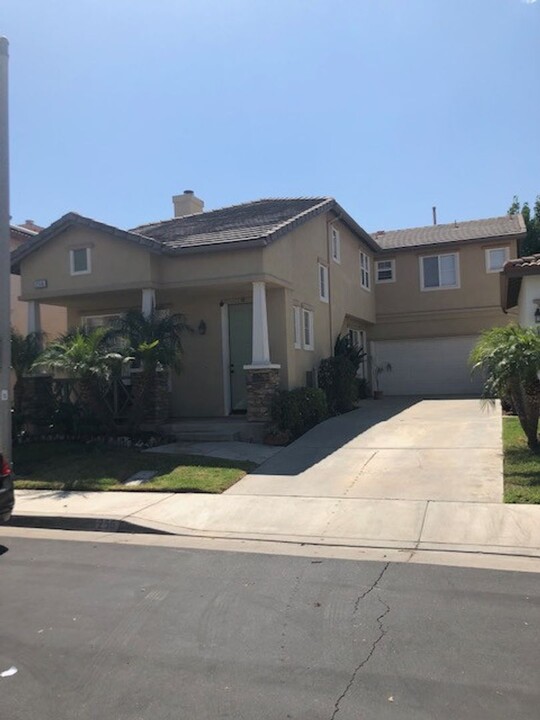 256 Roxanne Ln in Corona, CA - Building Photo