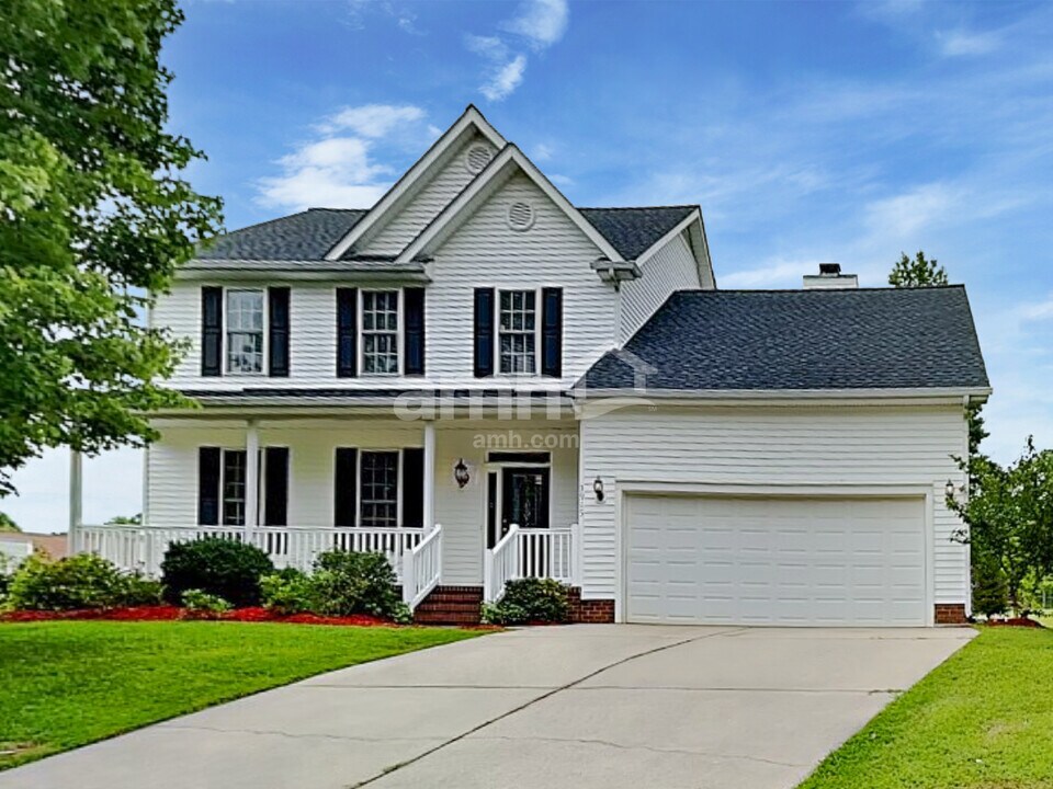 3915 Red Hill Ct in Greensboro, NC - Building Photo
