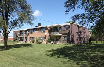 North Acres Apartments in Toronto, ON - Building Photo - Building Photo