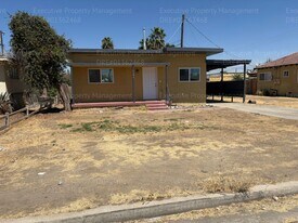 1706 Cecil Brunner Dr in Bakersfield, CA - Building Photo