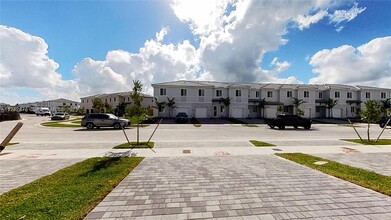 631 SE 13th St Cir in Homestead, FL - Foto de edificio - Building Photo