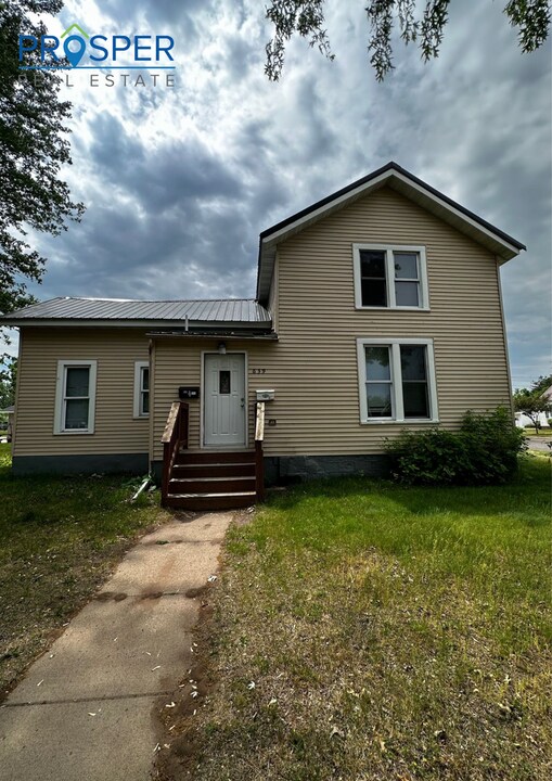 639 Niagara St in Eau Claire, WI - Building Photo