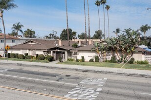 Regal Court Apartments in Whittier, CA - Building Photo