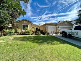 11708 Valley Forge Way in Bakersfield, CA - Building Photo