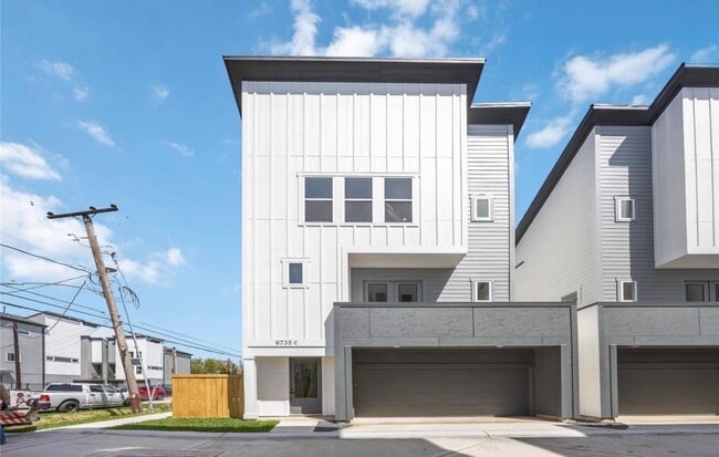 property at 3403 Yellowstone Blvd