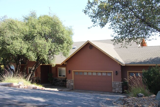 14304 Lake Vista Dr in Sonora, CA - Building Photo - Building Photo