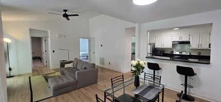 448 Deerwood St, Unit 8F in Columbia, SC - Building Photo - Building Photo