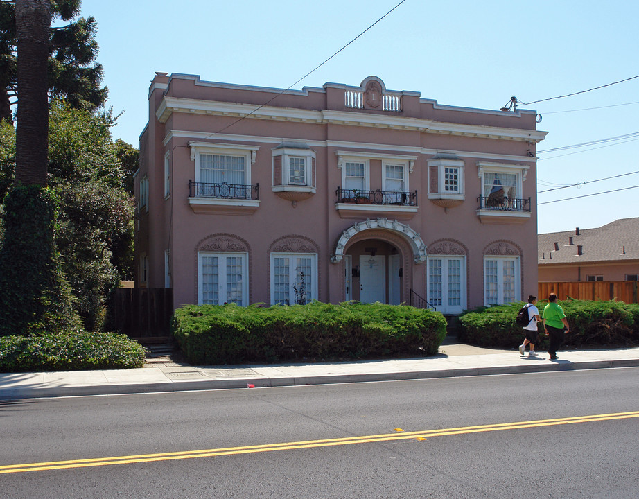 332 Lake Ave in Watsonville, CA - Building Photo