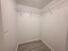 55 SW 9th St, Unit 1409 in Miami, FL - Foto de edificio - Building Photo