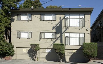 385 Palm Ave in Oakland, CA - Building Photo - Building Photo