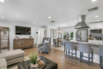 616 42nd Ave NE in St. Petersburg, FL - Building Photo - Building Photo