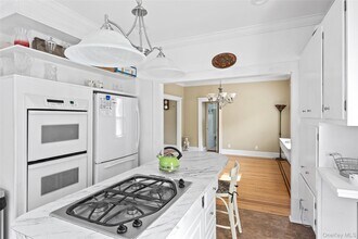 32 Whittier Dr in Mastic Beach, NY - Building Photo - Building Photo