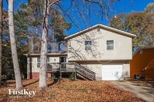 680 Springhollow Ln SW in Marietta, GA - Building Photo