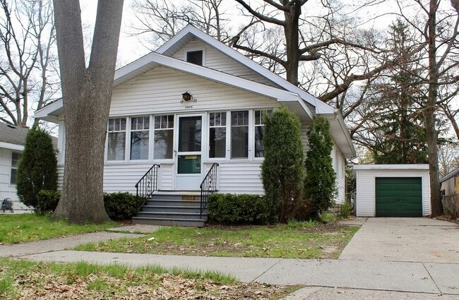 property at 1900 Commerce St