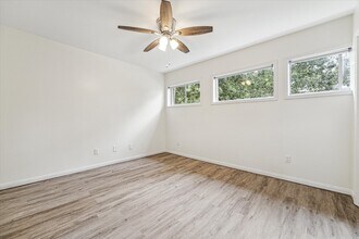 1011 W 10th St in Houston, TX - Building Photo - Building Photo