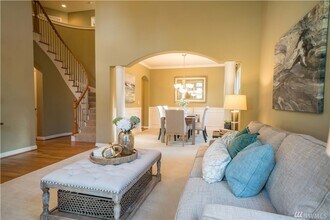 27413 SE 8th Pl in Sammamish, WA - Building Photo - Building Photo