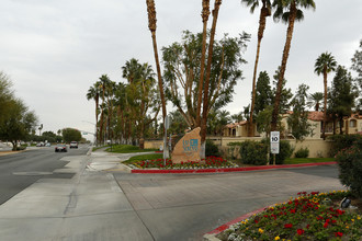 Las Serenas Apartments in Palm Desert, CA - Building Photo - Building Photo