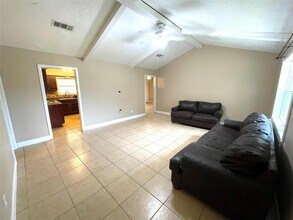 1135 E 2nd St in Hempstead, TX - Building Photo - Building Photo
