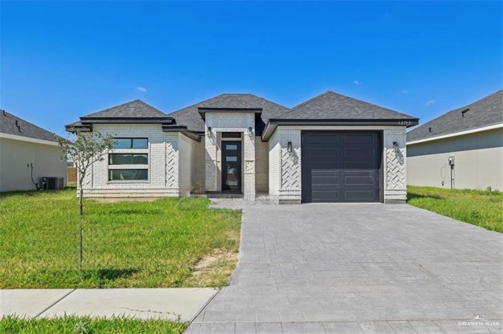 13 N 37th St in McAllen, TX - Building Photo