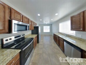 10044 W Highland Ave in Phoenix, AZ - Building Photo - Building Photo