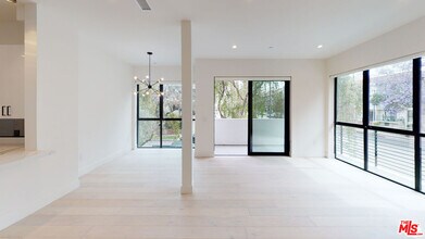 105 S Doheny Dr-Unit -204 in Los Angeles, CA - Building Photo - Building Photo