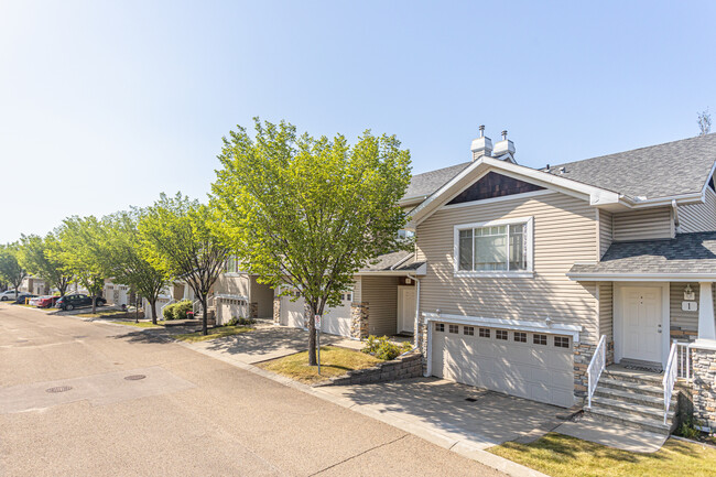 2174 Haddow Dr NW in Edmonton, AB - Building Photo - Primary Photo