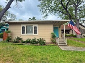 460 Comal Ave in New Braunfels, TX - Building Photo