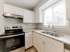 10909 Pear Tree Ln in St. Ann, MO - Building Photo - Building Photo